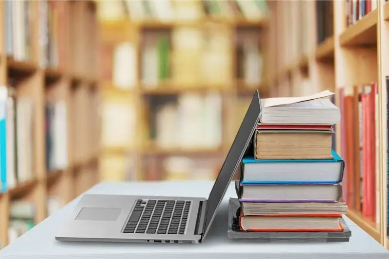 سواد رسانه‌ای در برابر سواد کتابی: همگرایی یا تضاد؟