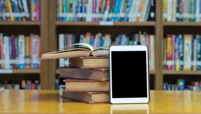 رقابت کتابهای الکترونیکی و چاپی و تأثیرشان بر فرهنگ مطالعه